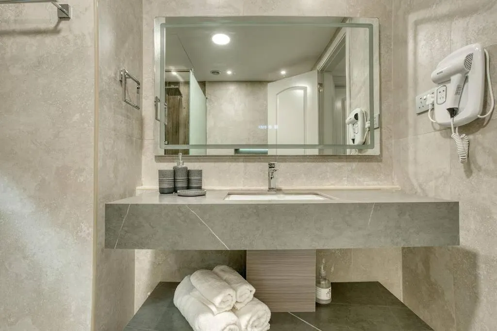 Elegant 1Bhk Getaway With Stunning Sea Views - Rak Daire Resü'l-Hayme