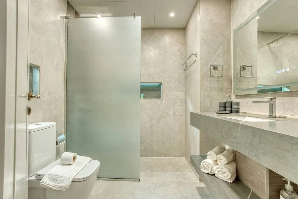 Elegant 1Bhk Getaway With Stunning Sea Views - Rak Daire Resü'l-Hayme